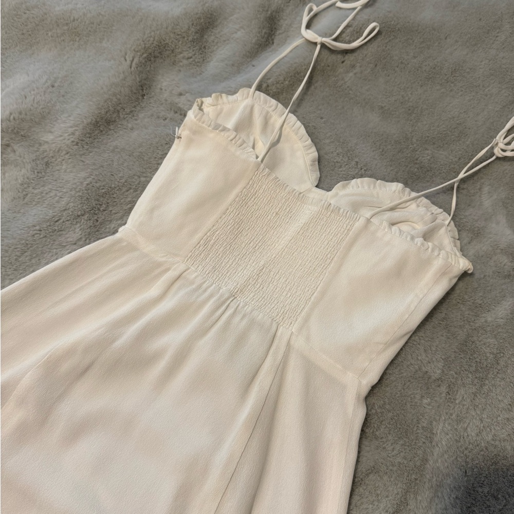 Elegant White Sleeveless Dress